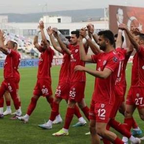 Altınordu'da yaprak d&ouml;k&uuml;m&uuml; devam ediyor