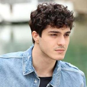 Kendi D&uuml;şen Ağlamaz 'Serkan' Enes Ko&ccedil;ak kimdir? Enes Ko&ccedil;ak oynadığı diziler