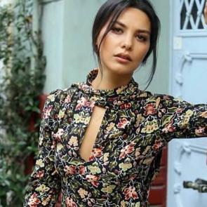 &Uuml;vey Anne 'Serap' Hazal Filiz K&uuml;&ccedil;&uuml;kk&ouml;se kimdir ve ka&ccedil; yaşındadır? Hazal Filiz K&uuml;&ccedil;&uuml;kk&ouml;se oynadığı diziler