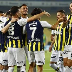Fenerbah&ccedil;e, UEFA'ya kadroyu bildirdi! 5 eksik...