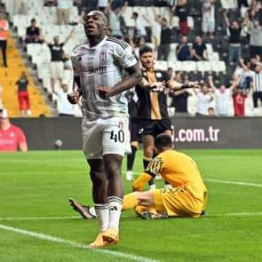 Azerbaycanlı spikerin Muleka&rsquo;nın gol&uuml;ne tepkisi!