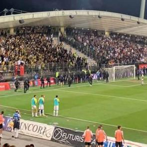 Fenerbah&ccedil;e ma&ccedil;ında kavga &ccedil;ıktı! Bir taraftar g&ouml;zaltına alındı