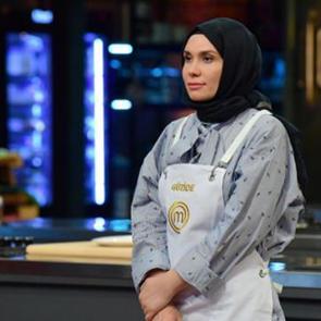 Masterchef G&uuml;zide baş&ouml;rt&uuml;s&uuml;ne laf edene &ouml;fke kustu: Hevesimiz kursağımızda! 