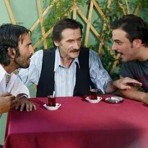 Geniş Aile'nin yıldızı kalp krizi ge&ccedil;irdi! Apar topar hastanede tedavi altına alındı