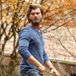 "Kıvan&ccedil; Tatlıtuğ da olsan o estetik yapılıyor!" Hayranlar şaşkına d&ouml;nd&uuml;&hellip;