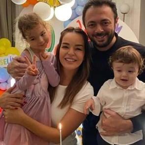 &Uuml;nl&uuml; şarkıcı Beng&uuml;, g&ouml;z yaşlarına hakim olamadı: Konserde h&uuml;ng&uuml;r h&uuml;ng&uuml;r ağladı&hellip;