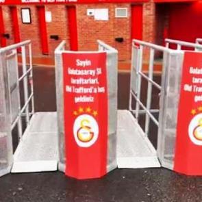 Manchester United'tan Galatasaraylı taraftarlara jest