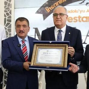 Melissa Vargas'a onur belgesi