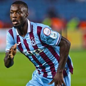 Arsenal'ın en pahalı 2. ismi olan Pepe, yana d&ouml;ne kul&uuml;p arıyor