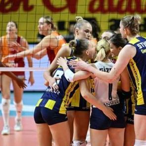 Fenerbah&ccedil;e, voleybol derbisinde Galatasaray'ı mağlup etti