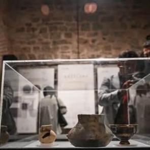 İstanbul arkeolojisinden kesitlerin sunulduğu "İstanbul Kazıları" sergisi devam ediyor