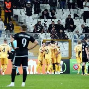 Kan kaybı s&uuml;r&uuml;yor! Beşiktaş Avrupa'ya veda etti