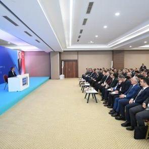 Bakan Tekin 81 ilin mill&icirc; eğitim m&uuml;d&uuml;r&uuml;yle bir araya geldi