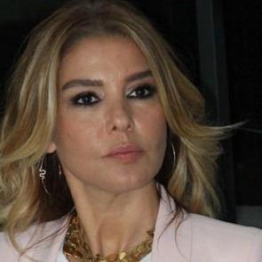 G&uuml;lben Ergen'i bakın nasıl k&uuml;&ccedil;&uuml;msedi! "Sen ne iş yapıyordun"