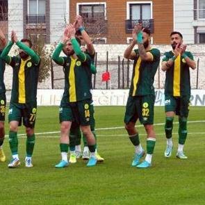 Ma&ccedil; sonu silahlı saldırı! Başkan ve futbolcular yaralandı