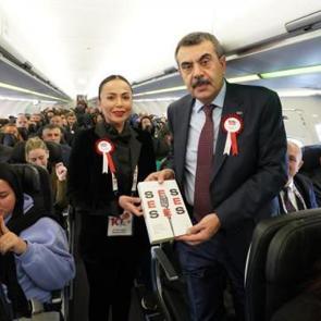 &Ouml;ğretmenler G&uuml;n&uuml; 30 bin fitte kutlandı