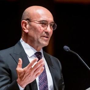 Tun&ccedil; Soyer kimdir ve aslen nerelidir? Tun&ccedil; Soyer'in babası  ve dedesi kim? Bilinmeyen hayatı...