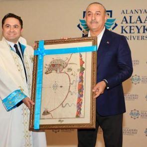 ALK&Uuml;'de akademik yıl a&ccedil;ılışı ger&ccedil;ekleşti: İlk ders &Ccedil;avuşoğlu'ndan