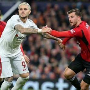 Futbolseverlere m&uuml;jde! Galatasaray-Manchester United ma&ccedil;ını şifresiz yayınlayacaklar