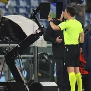 Şampiyonlar Ligi&rsquo;nde Halil Umut Meler&rsquo;in kararı VAR&rsquo;dan d&ouml;nd&uuml;!