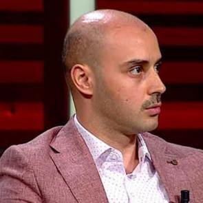 Selman &Ouml;ğ&uuml;t kimdir ve aslen nereli? Babası ve kardeşi &uuml;nl&uuml; olan Selman &Ouml;ğ&uuml;t biyografisi... 