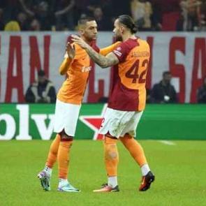 UEFA resitale kayıtsız kalmadı! Ziyech en iyisi se&ccedil;ildi