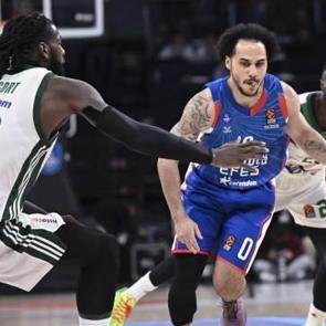 Anadolu Efes Ergin Ataman'ın takımına şans tanımadı