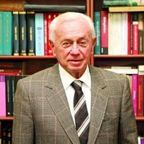 Devlet sanatçısı Nevzat Atlığ hayatını kaybetti