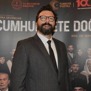 Erzurum'da "Cumhuriyete Doğru" tiyatro oyunu sahnelendi