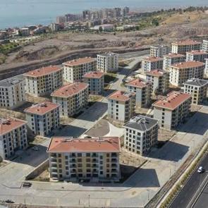 Deprem bölgesinde konutların teslimi başlıyor