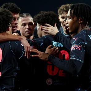 Manchester City, grubunu 6'da 6 yaparak tamamladı