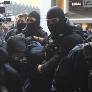 Olympiakos - Panathinaikos ma&ccedil;ında yaralanan polis &ouml;ld&uuml;!