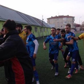 T&uuml;rkiye'de olaylı ma&ccedil;! 6 gol, 5 kırmızı kart var