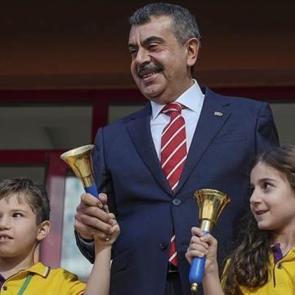 Son dakika: Bakan Yusuf Tekin devrim gibi yeniliği duyurdu! Artık karne verilmeyecek...