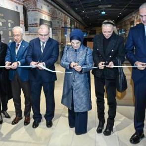 Emine Erdoğan 'Valide Sultanlar Yazma Eserler Sergisi' nin a&ccedil;ılışına katıldı