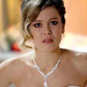 Burcu Biricik&rsquo;ten beklenen m&uuml;jde geldi! &Uuml;nl&uuml; oyuncu a&ccedil;ıklama yaptı&hellip;