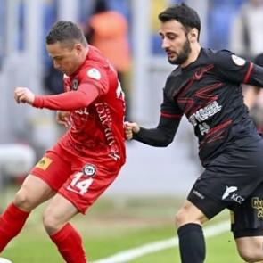 Gen&ccedil;lerbirliği ile &Ccedil;orum yenişemedi