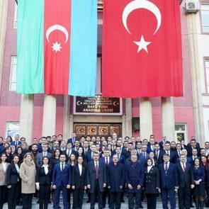Milli Eğitim Bakanı Tekin&rsquo;den Bak&uuml;'deki T&uuml;rk okullarına ziyaret