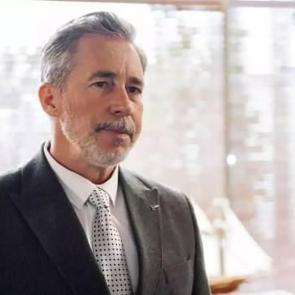 Atla kaza ge&ccedil;irmişti! Sinan Albayrak sedyeyle &ccedil;ekime koştu 