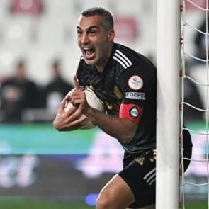 Altay 3 puanı 42 yaşındaki Murat Ulu&ccedil;'la aldı