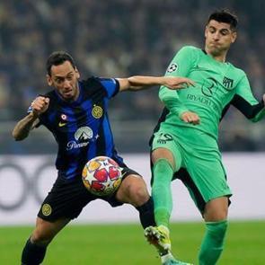 İtalya'da g&uuml;ndem Hakan &Ccedil;alhanoğlu! 'En k&ouml;t&uuml;s&uuml;' se&ccedil;ildi