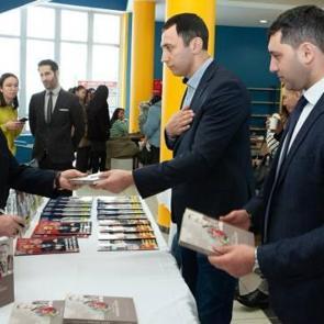 Kırgızistan Manas &Uuml;niversitesi'nde 'Hatıralar Işığında Haydar Aliyev' kitabı tanıtıldı