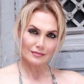 T&uuml;rk&uuml;c&uuml; Hilal &Ouml;zdemir 31 Mart se&ccedil;imlerinde resmen aday: Hizmete talibim!