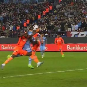 Trabzonspor'da penaltı isyanı! "Atılan tekme sonrası..."