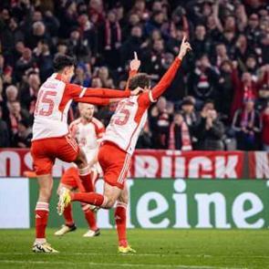 S&uuml;rprize izin vermeyen Bayern M&uuml;nih &ccedil;eyrek finalde