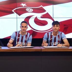 Trabzonspor, altyapıdan yetişen iki futbolcu ile s&ouml;zleşme imzaladı