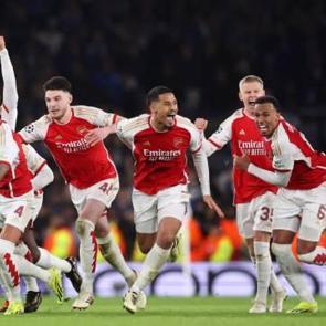 Arsenal penaltılarla Porto'yu eledi!
