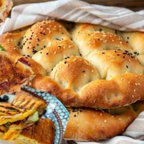 Kalan Ramazan pidesini değerlendirmenin en güzel hali: Yumurtalı pideli tost tarifi, nasıl yapılır?
