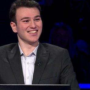 Kim Milyoner Olmak İster'de beklenen an! G&ouml;zler 5 Milyon TL'lik soruya &ccedil;evrildi!