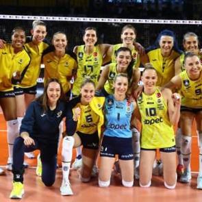 Kupa Voley'de ilk finalist Fenerbah&ccedil;e oldu!